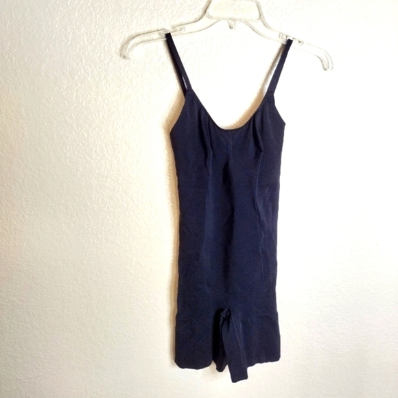 Spanx Womens Mid thigh compression Bodysuit sz M - Picture 1 of 7